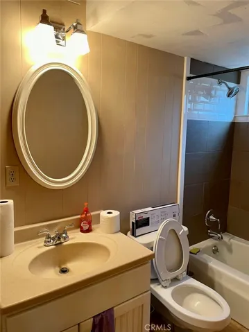 521 Grass Valley Road, Lake Arrowhead, California 92352