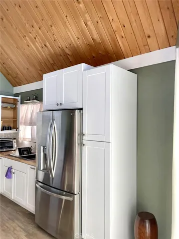 521 Grass Valley Road, Lake Arrowhead, California 92352