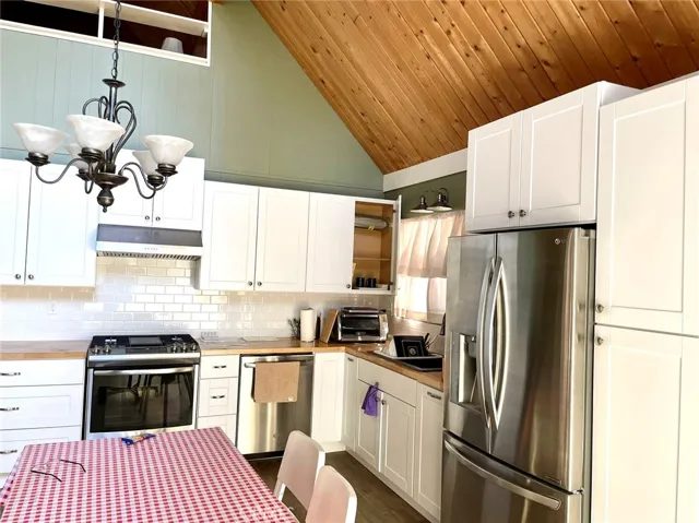 521 Grass Valley Road, Lake Arrowhead, California 92352