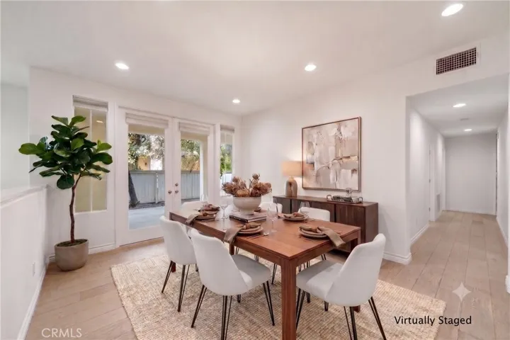 Virtually staged dining room