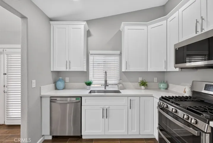 Quartz counter tops and shaker cabinets