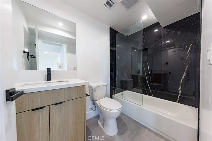 1332 S Longwood Avenue 3, Los Angeles, California 90019