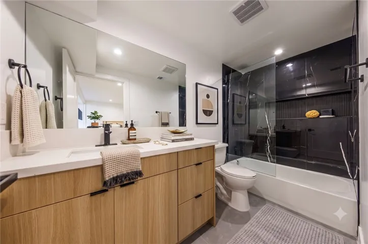 1332 S Longwood Avenue 3, Los Angeles, California 90019