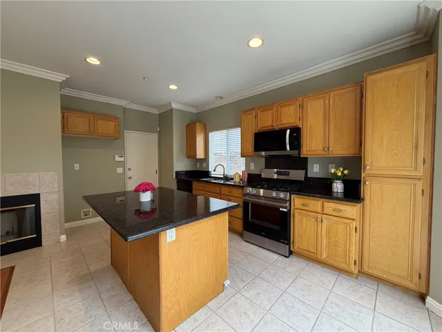 554 Robins, Brea, California 92823