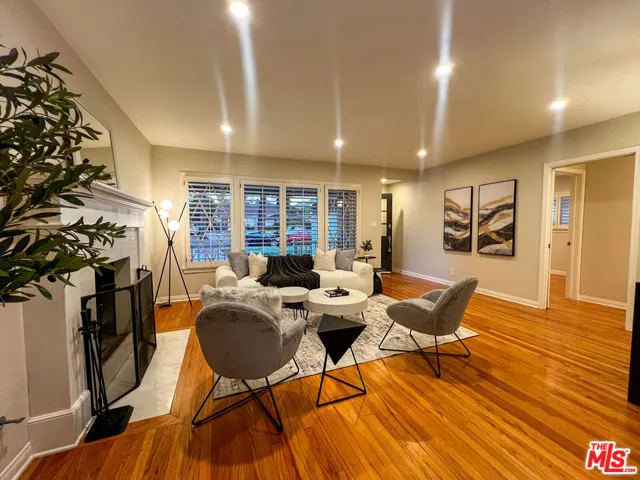 22041 Providencia Street, Woodland Hills, California 91364