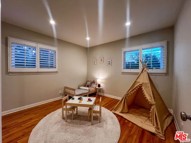 22041 Providencia Street, Woodland Hills, California 91364