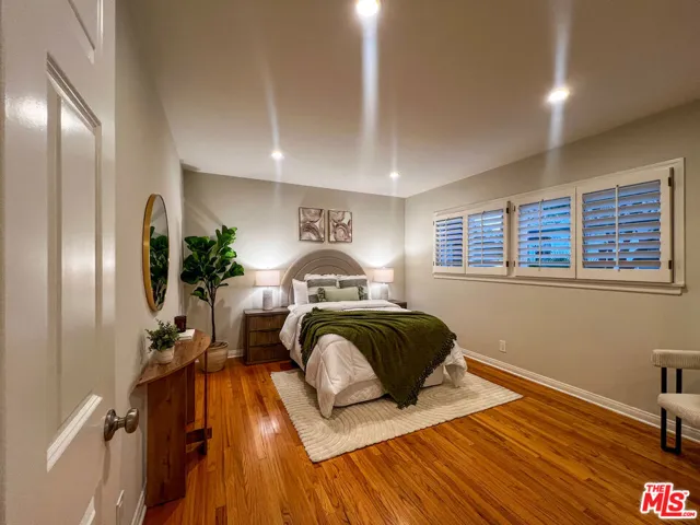 22041 Providencia Street, Woodland Hills, California 91364