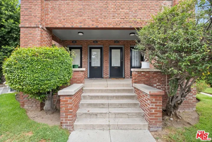 239 E Villa Street, Pasadena, California 91101