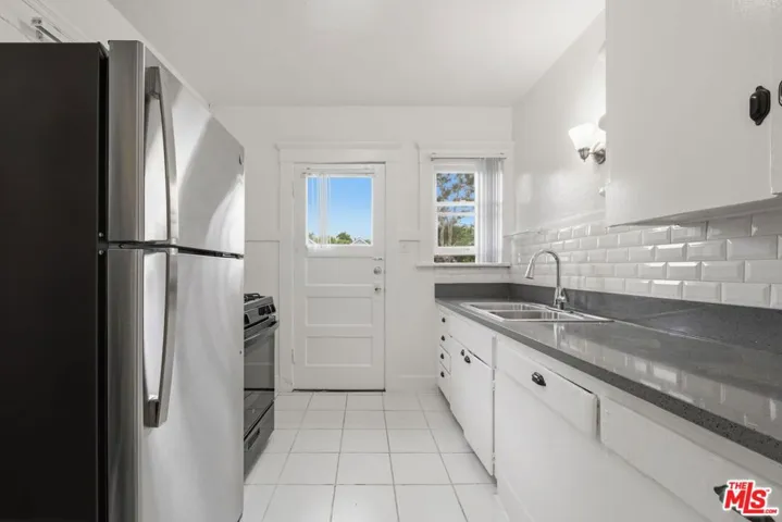 239 E Villa Street, Pasadena, California 91101
