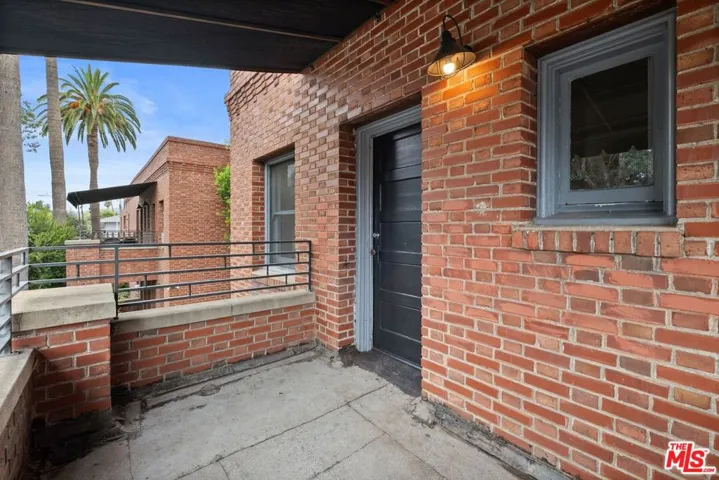 239 E Villa Street, Pasadena, California 91101