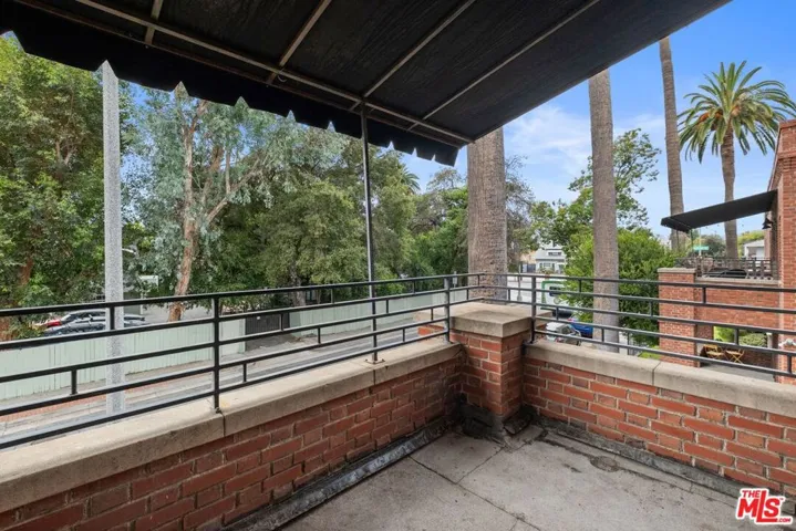 239 E Villa Street, Pasadena, California 91101