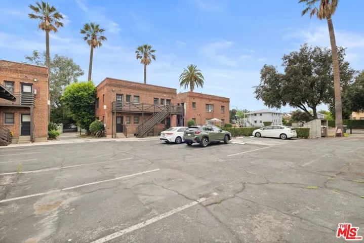 239 E Villa Street, Pasadena, California 91101