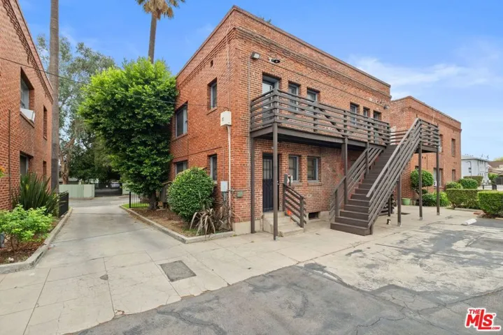 239 E Villa Street, Pasadena, California 91101