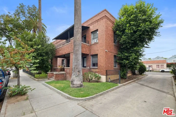239 E Villa Street, Pasadena, California 91101