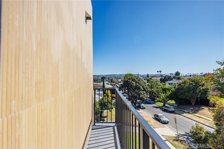 1332 S Longwood Avenue 1, Los Angeles, California 90019