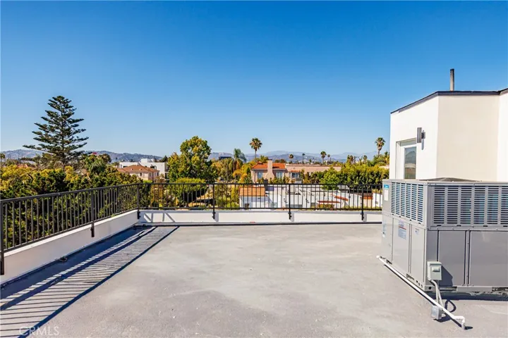 1332 S Longwood Avenue 1, Los Angeles, California 90019