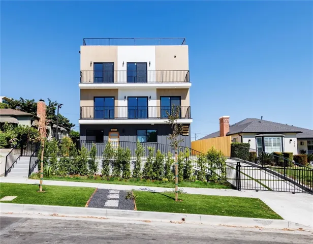 1332 S Longwood Avenue 1, Los Angeles, California 90019