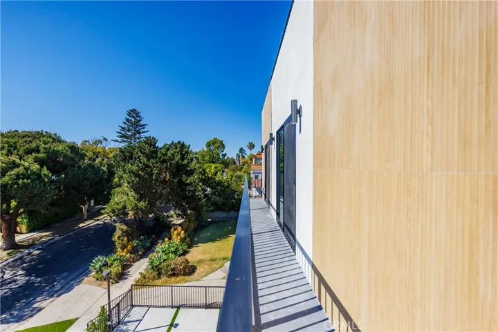 1332 S Longwood Avenue 1, Los Angeles, California 90019