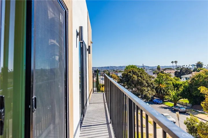 1332 S Longwood Avenue 1, Los Angeles, California 90019