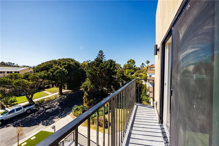1332 S Longwood Avenue 1, Los Angeles, California 90019
