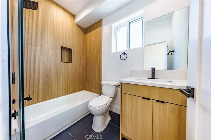 1332 S Longwood Avenue 1, Los Angeles, California 90019