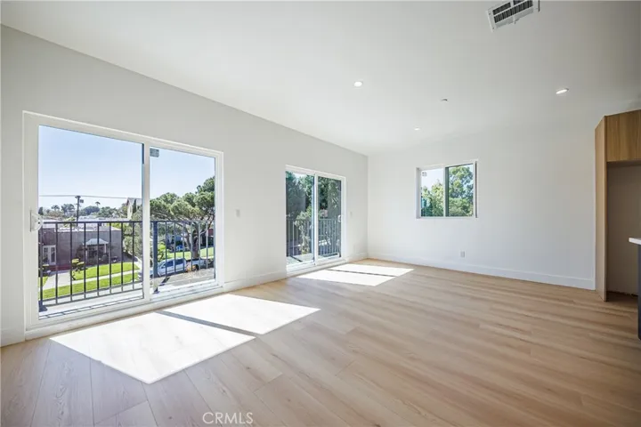 1332 S Longwood Avenue 1, Los Angeles, California 90019