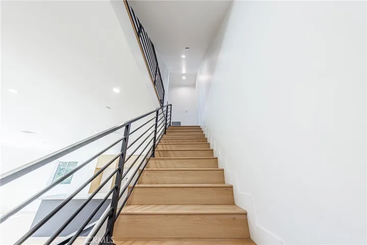 1332 S Longwood Avenue 1, Los Angeles, California 90019