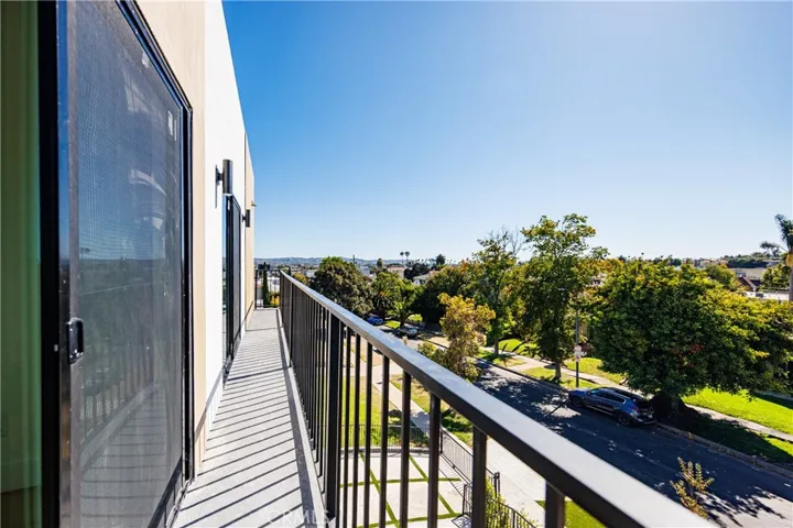 1332 S Longwood Avenue 1, Los Angeles, California 90019