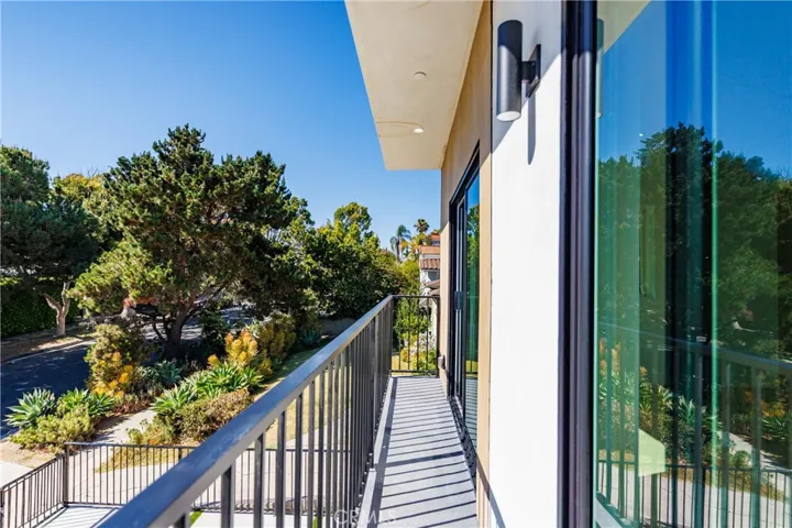 1332 S Longwood Avenue 1, Los Angeles, California 90019