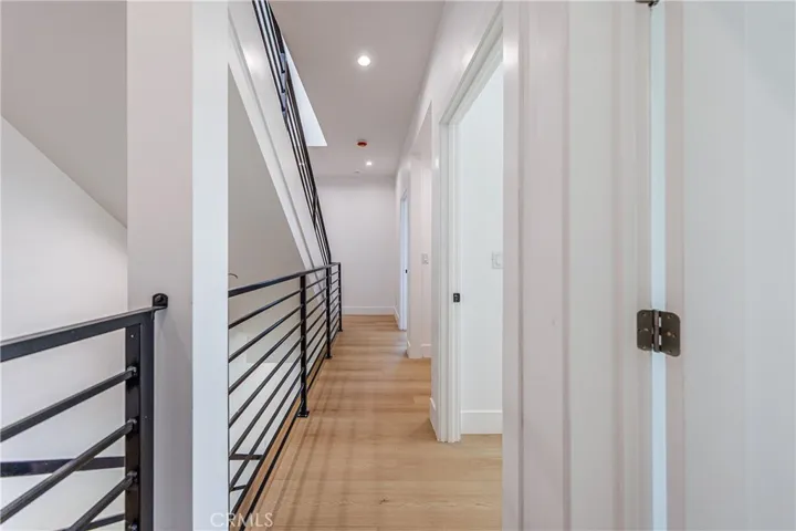 1332 S Longwood Avenue 1, Los Angeles, California 90019