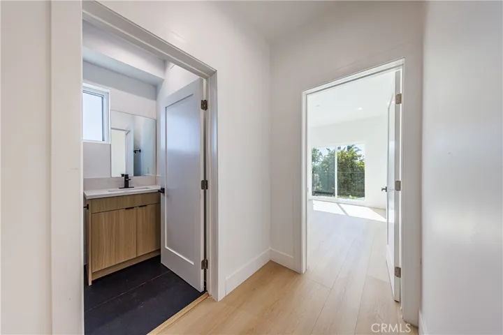 1332 S Longwood Avenue 1, Los Angeles, California 90019
