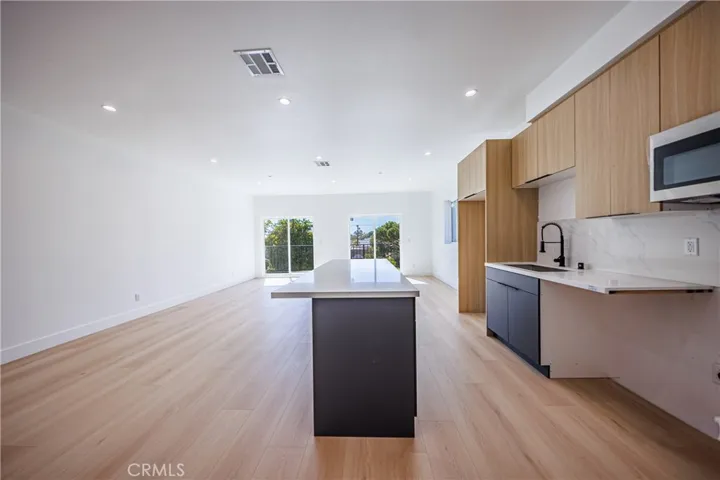 1332 S Longwood Avenue 1, Los Angeles, California 90019