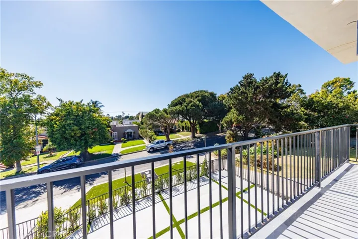 1332 S Longwood Avenue 1, Los Angeles, California 90019