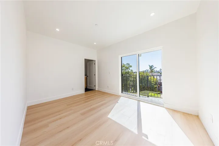 1332 S Longwood Avenue 1, Los Angeles, California 90019