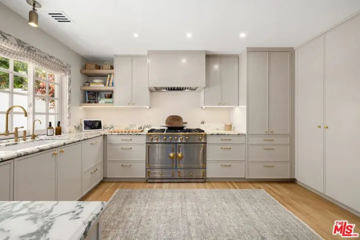 14640 Tustin Street, Sherman Oaks, California 91403