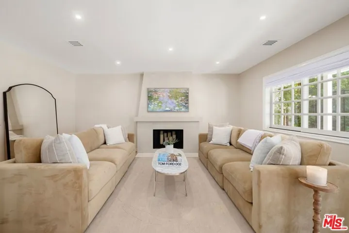 14640 Tustin Street, Sherman Oaks, California 91403
