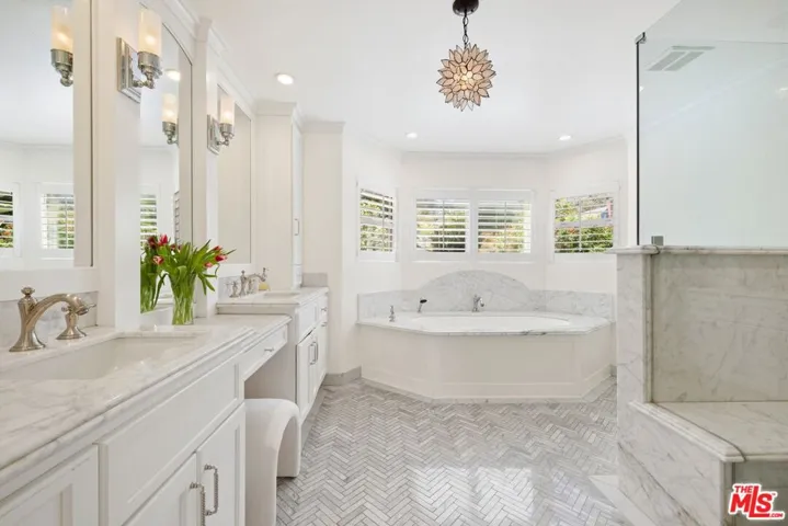 14640 Tustin Street, Sherman Oaks, California 91403