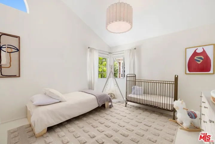14640 Tustin Street, Sherman Oaks, California 91403
