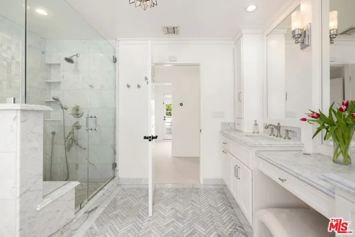 14640 Tustin Street, Sherman Oaks, California 91403