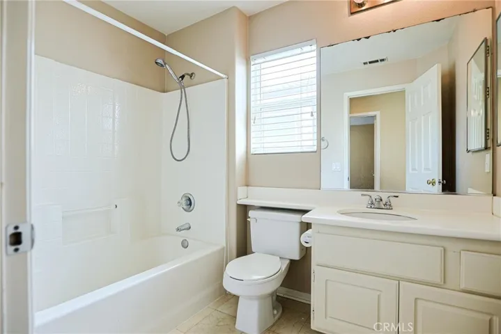 UPSTAIR HALLWAY BATHROOM