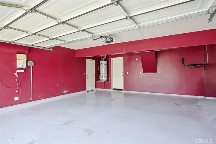 2-CAR GARAGE