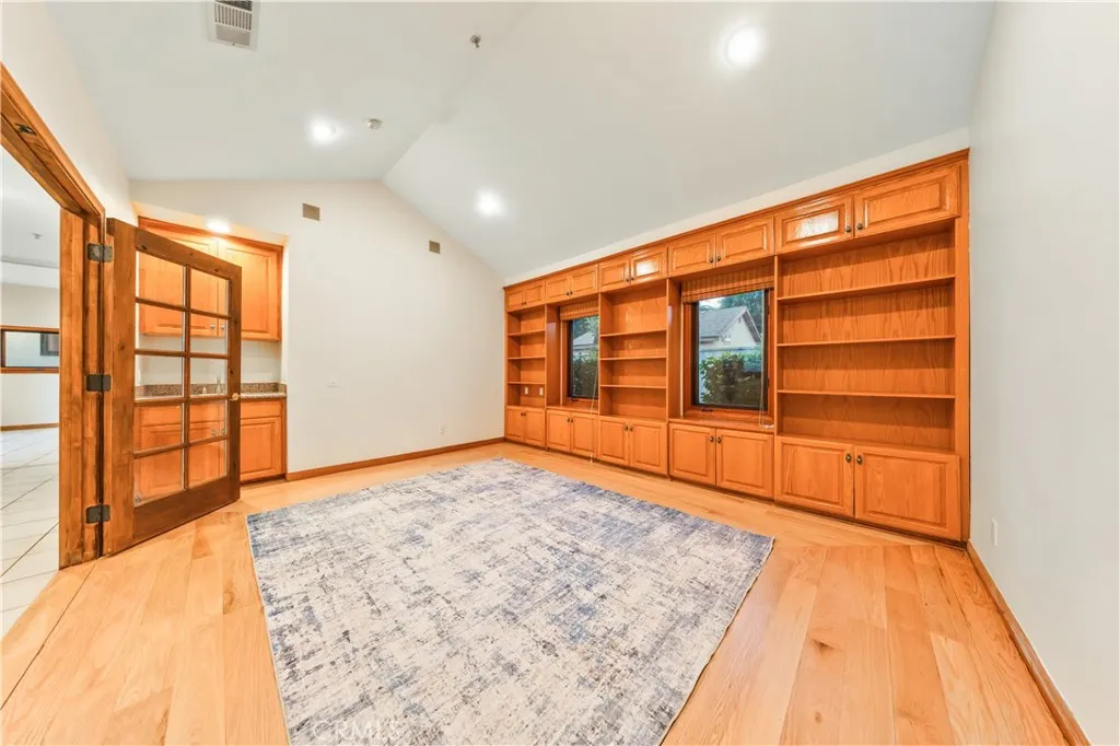 Library room can be the 4th bedroom Library room can be the 4th bedroom