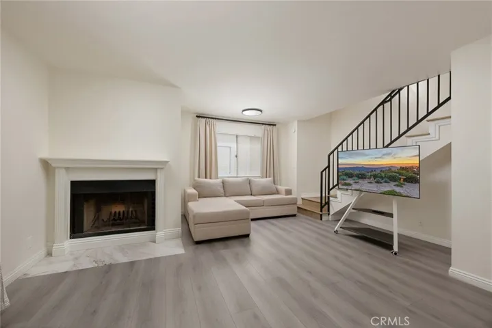 102 Harkness Avenue G, Pasadena, California 91106