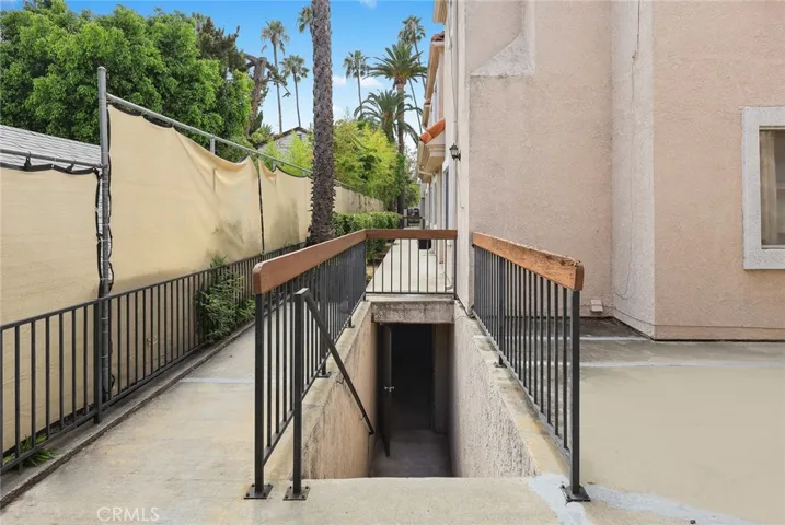 102 Harkness Avenue G, Pasadena, California 91106