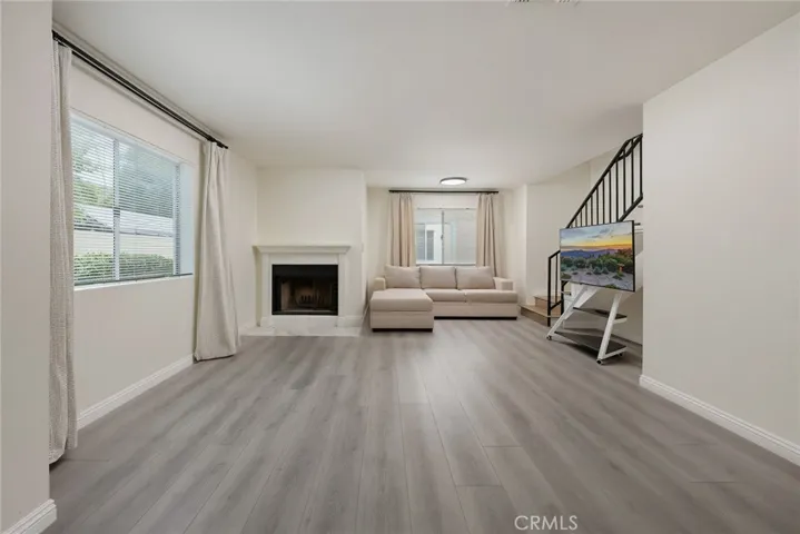 102 Harkness Avenue G, Pasadena, California 91106