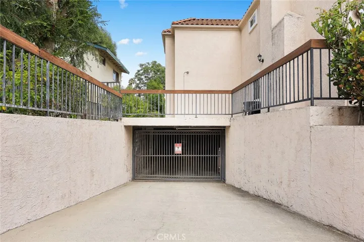102 Harkness Avenue G, Pasadena, California 91106