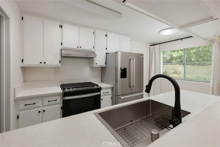 102 Harkness Avenue G, Pasadena, California 91106