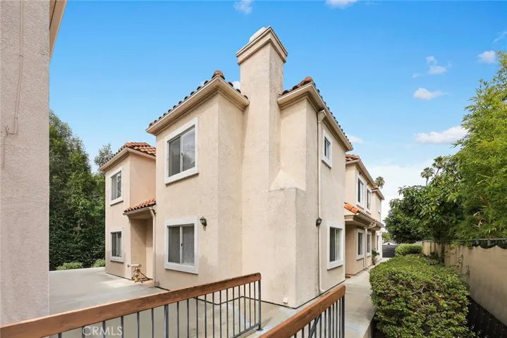 102 Harkness Avenue G, Pasadena, California 91106