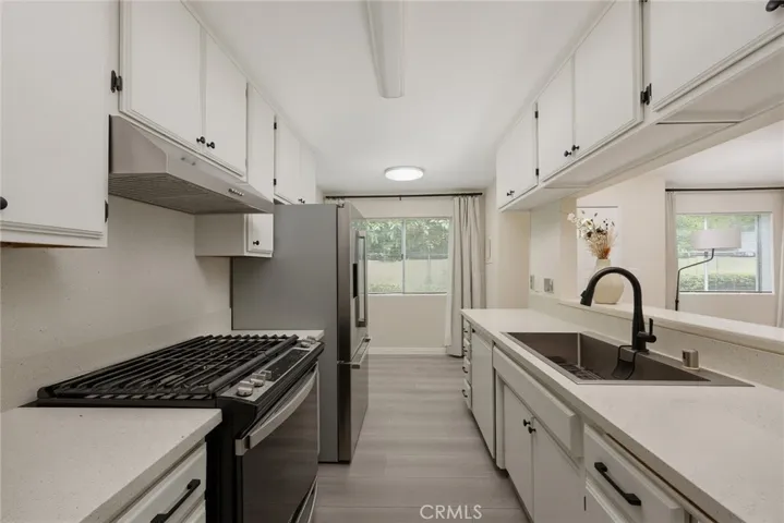 102 Harkness Avenue G, Pasadena, California 91106