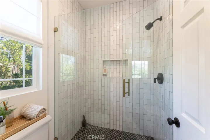 Secondary Bathroom-Upstairs